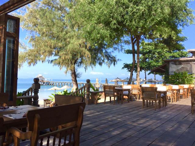 Santhiya Koh Yao Yai, Frühstücksbereich mit Blick auf Meer