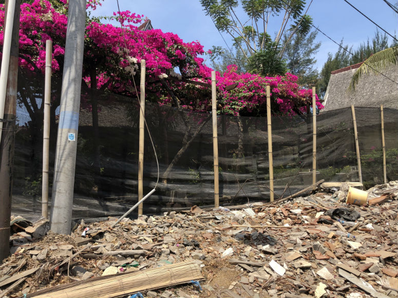 Zerstörungen durch Erdbeben auf Gili Trawangan