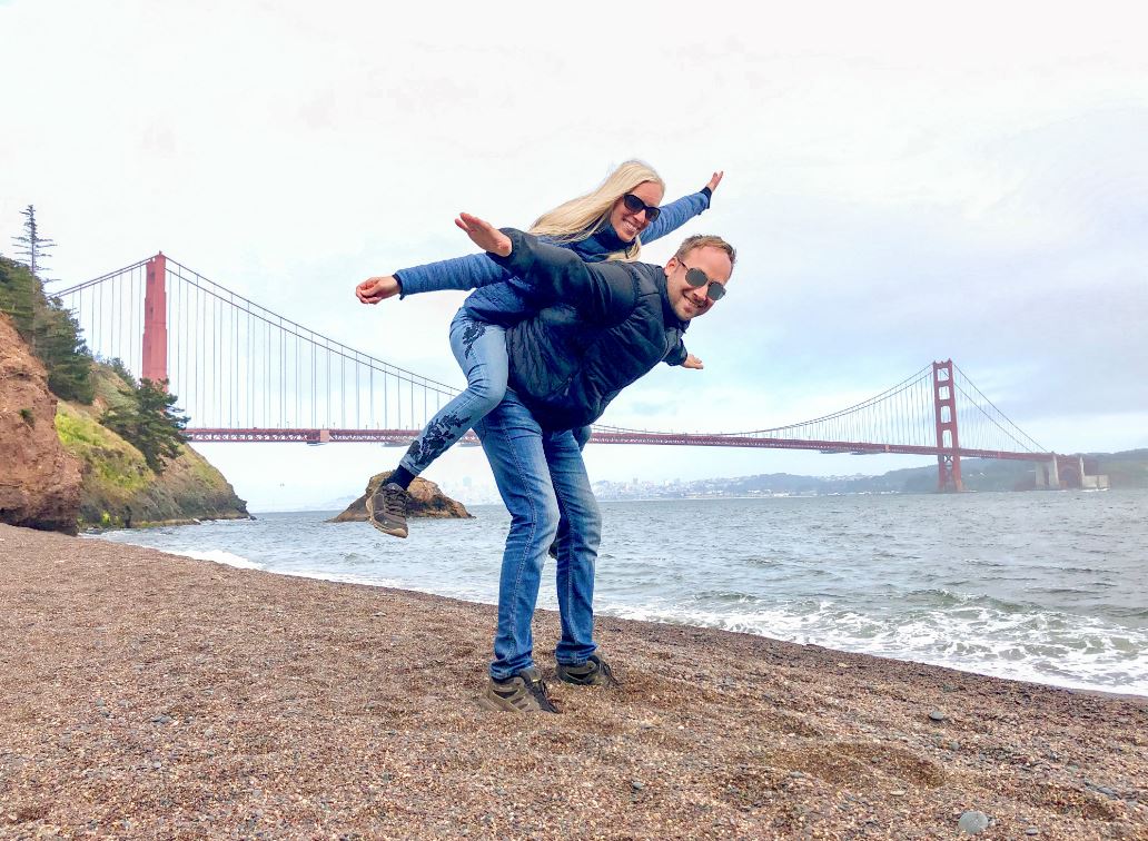 San Francisco Sehenswürdigkeiten, Pärchen vor Golden Gate Bridgeridge