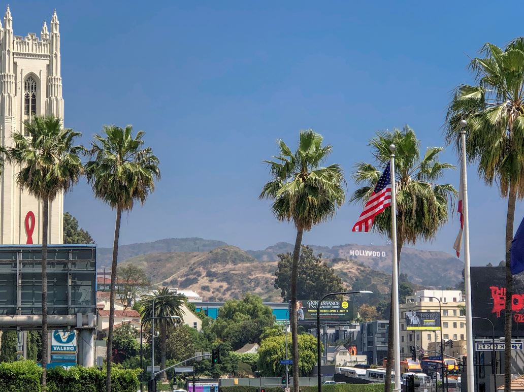 Das berühmte Hollywood Sign in weiter Ferne