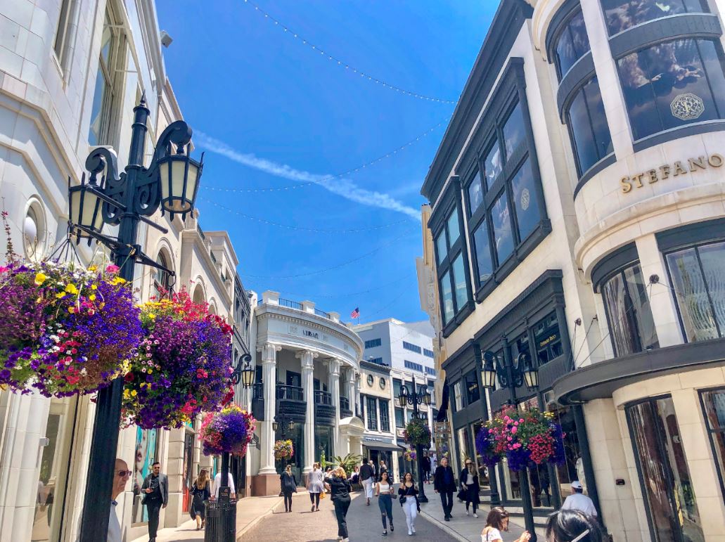 Schicke Geschäfte am Rodeo Drive in Beverly Hills