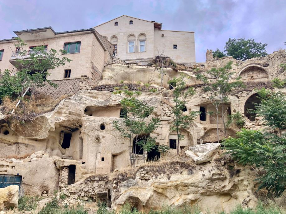 Das griechische Dorf Mustafa Pascha, Haus auf Felsen