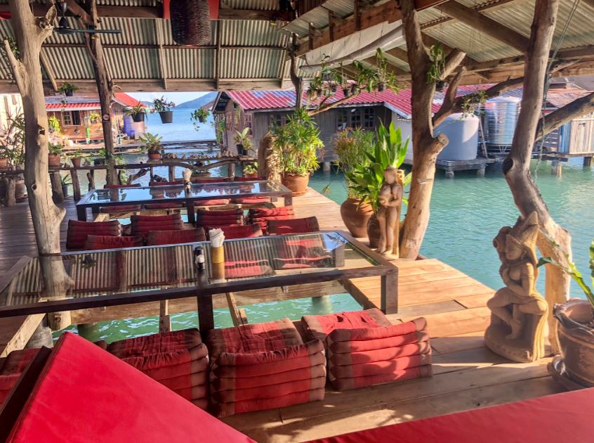 Restaurant Buddha View Koh Chang mit Blick auf das Meer