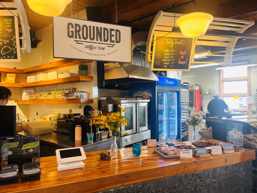 Halifax Sehenswürdigkeiten, kleines Cafe namens Groundet mit leckerem Kaffee und Snacks direkt an der Waterfront