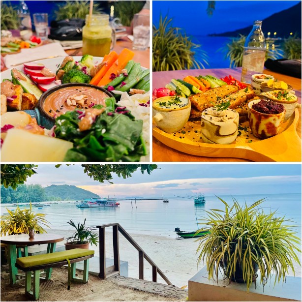 Foots and Roots, ein veganes Koh Phangan Restaurant, Tische direkt am Meer, Teller mit Bowl und gemischter Platte