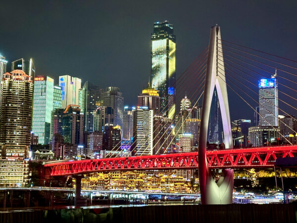 Skyline Chongqing bei Nacht hell beleuchtet Sehenswürdigkeiten