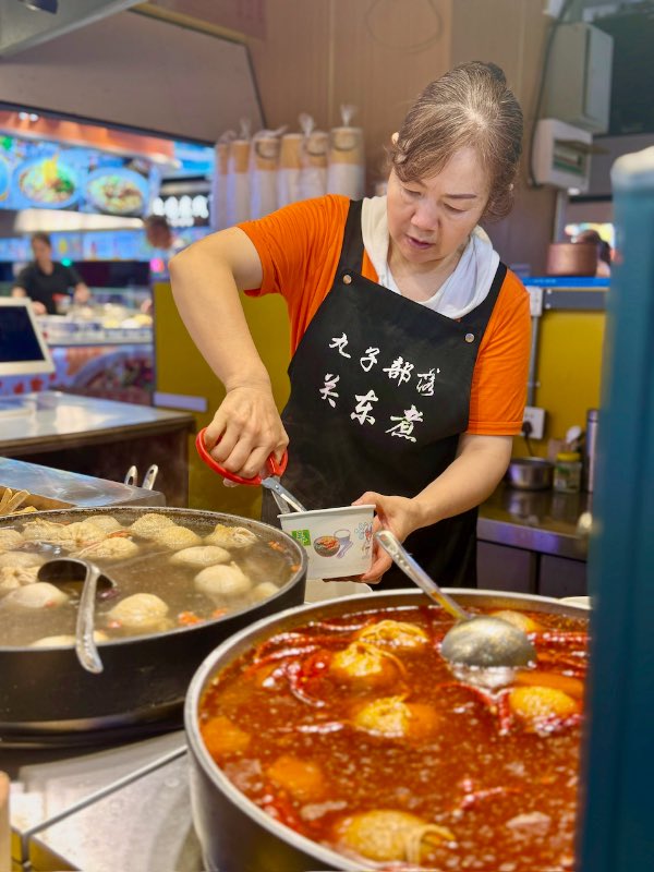 Mala Scharfes Essen in Chongqing Frau beim Kochen