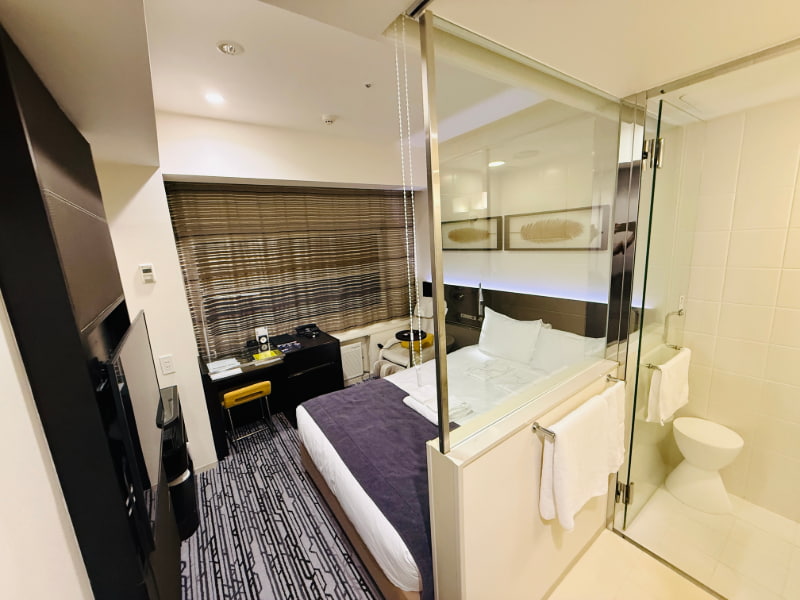 Hotel Tokio Sicht auf Bad und Bett