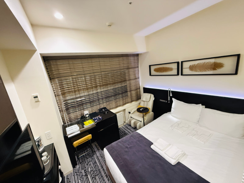 Hotel Tokio Sicht auf Bett und Massagesessel