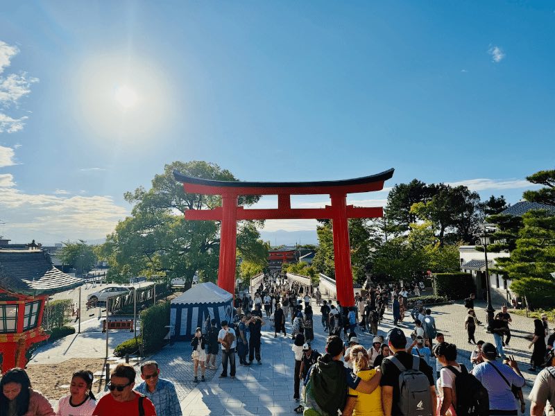 Inari Schrein bei Tag Kyoto Sehenswürdigkeiten