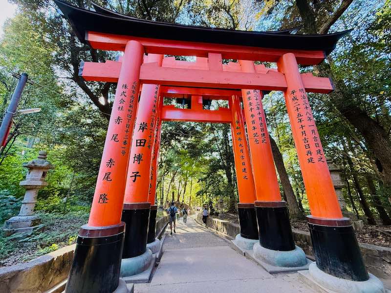 Kyoto Sehenswürdigkeiten Inari Schrein Kyoto durschgang