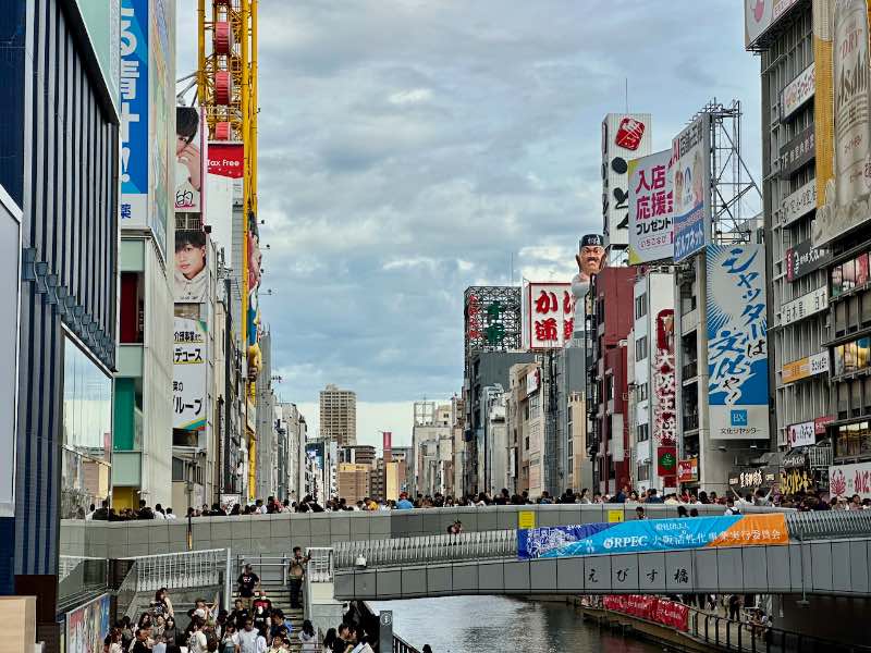 Osaka Brücke bei Tag