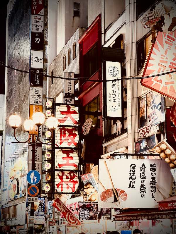 Osaka Straße mit Restaurants