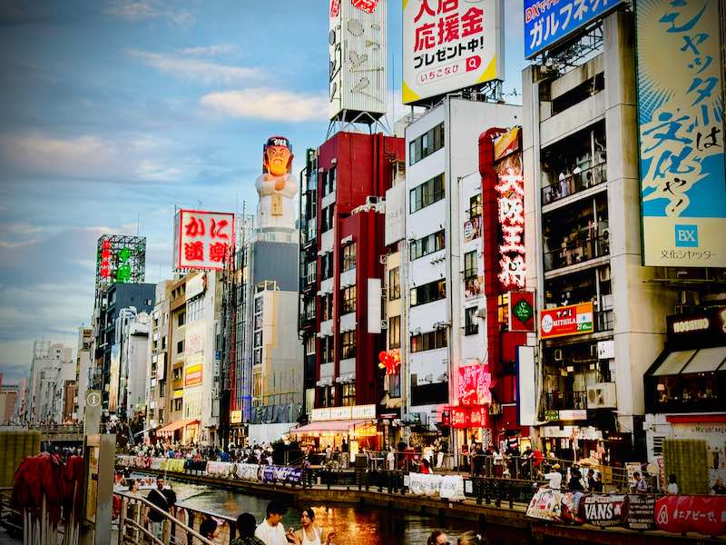 Osaka am Fluss bei Tag